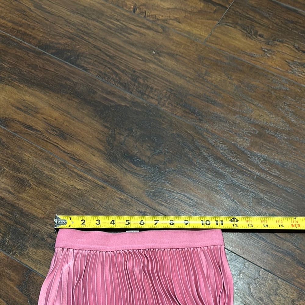 H&M High Waisted Elegant Pink Pleated Stretch Band Shiny Satin Like Skirt - Picture 4 of 8